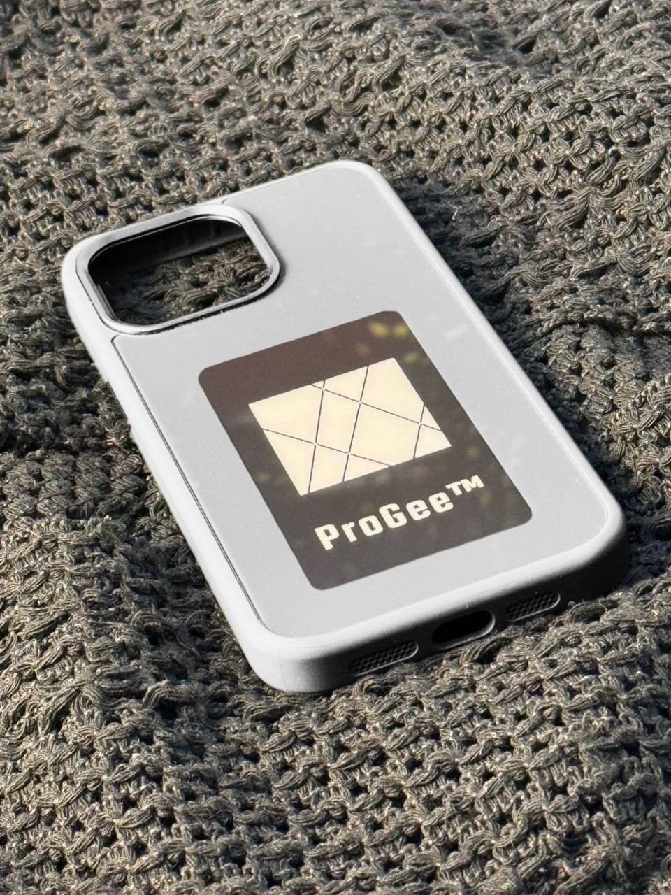 ProGee™ iPhone Smart NFC Case