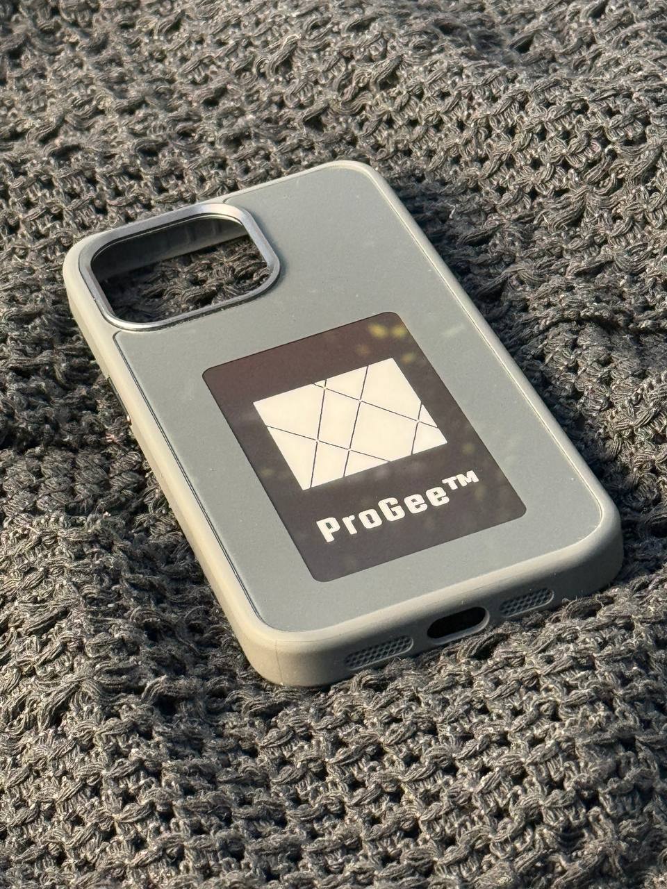 ProGee™ iPhone Smart NFC Case